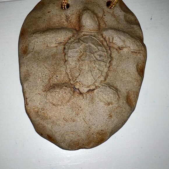 Vintage Signed Sea Turtle Wall Plaque Cast Stone Cement Signed JS Hand Made - Picture 5 of 7